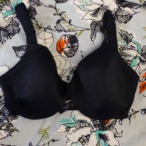 Victoria's Secret body by Victoria Ipex 34 DD black bra very good condition